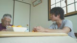 イビキをかいてる父親の横で義母とムスコは燃え上がる！声を我慢してイキまくる新妻0