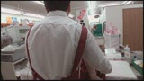 閉店後の店内でパートの人妻を犯すスーパー店長の記録映像1