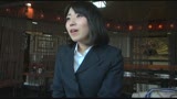 部屋にやって来た知り合い女子をお酒飲みながら口説いてパコって撮影した映像をAV作品に 023