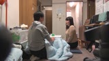 人妻NTR　酔いつぶれた旦那さんのすぐ側で奥さんを寝取る　番外編011