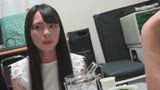 人妻NTR　酔いつぶれた旦那さんのすぐ側で奥さんを寝取る07　ちひろ 29歳10