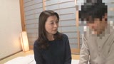 「初めてがおばさんと生じゃいやかしら？」童貞くんが人妻熟女と最高の筆下ろし性交 遠田恵未 61歳3