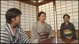 4時間！秘湯の旅館女将と仲居がお客に犯され中出しスペシャル21