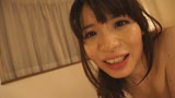 愛する妻が知らない男に唾液たっぷり接吻しながら腰振り騎乗位でガッツリ痴女ってる姿を見てたらなぜかセンズリこきたくなっちゃった僕。　八ツ橋さい子28