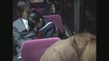 「通学バスで尻を触っても抵抗できない女子校生に勃起チ○ポを握らせてヤらせる」30