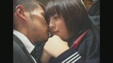 「キスまで3cm 田舎のガラ空き路線バスを満員にして純真無垢な女子学生に密着したらヤれるか？」10