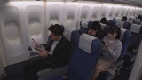 機内で遊ぶちびっこのパンチラで勃起したら隠れフェラでねっとりシャブられて騎女られた13