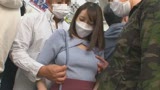 満員電車で前後を挟まれ羽交い絞め乳首開発される巨乳美女　小花のん27