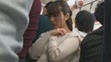 満員電車で前後を挟まれ羽交い絞め乳首開発される巨乳美女　小花のん7