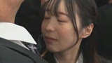 疲れたおじさんリーマンが大好きでわざと満員電車に乗り込み中年精子を搾り取るノーパン痴女女子○生 天馬ゆい0
