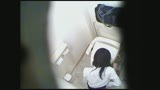 進学校教諭の女子トイレ盗撮　トイレでおしっこを漏らす恥JKの貴重映像15