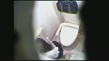 進学校教諭の女子トイレ盗撮　トイレでおしっこを漏らす恥JKの貴重映像17