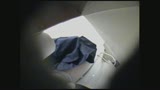 進学校教諭の女子トイレ盗撮　トイレでおしっこを漏らす恥JKの貴重映像22