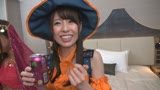 【ハロウィンナンパ】パンプキン魔女っ娘ゆかちゃんは、寂しさからセフレを5〜10人持ってる激エロ娘！友人に挿さってたチ〇ポまでお掃除フェラしちゃいます！4