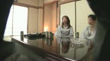 実録　堅物の妻を旅先で旦那の就寝中に知人が勃起した肉棒を・・・　M.K（36）13