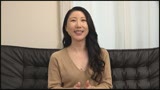 顔面に貼りつく新鮮ザーメン！！初めてのセンズリ鑑賞で予告なしの突然顔射される素人アラフィフ熟女！ 1135