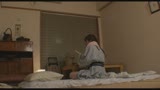 温泉宿に一人で宿泊する人妻は、一夜限りの不倫チ●ポに飢えている…　12名280分20