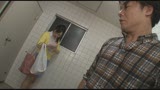 買い物帰りの突然の雨にノーブラ＆パツパツシャツで慌てて男子トイレに飛び込んできたソソる奥様！どしゃぶりで外に出る事もできない２人の微妙な時間･･･ムラムラ勃起してきたボクに気付いた奥様は体を拭いてあ…25