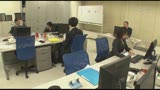 可愛い新入女子社員が上司のチ○ポを社内フェラ！しかもバレないように後始末ゴックンまで！！そんな姿を覗いてしまってボクはエロすぎテクニックにソソられ思わずフル勃起！！2