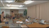 裸でかくれんぼ学園　教室でドキドキしながらかくれんぼ！！見つかったら1枚ずつ服を脱いでいき、徐々にお尻もお乳も丸出しに！33