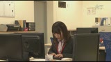 社内サイレント痴漢　狙った女子社員を皆でやれば怖くない！強引に迫れば断れなさそうな人の良さそうなソソる女子社員を狙って皆で取り囲み触りたい放題！13