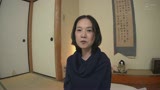 真面目そうな幸薄系美熟女さんが長年のセックスレスに耐えかねてAV出演！しっとり淫靡に悶える熟女のSEX！1