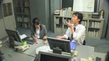 残業中の人妻熟女OLと二人っきりの淫猥オフィスセックス!!「皆に言わないで、今日だけの二人だけの秘密・・・」〜人気の去ったオフィスに漏れる熟女の甘い吐息〜26