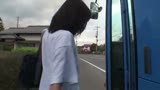田舎通学バスでブラジャーするかしないか微妙な年頃の女子学生のポッチン乳首にイタズラ痴漢30