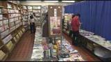 本屋で勉強漬けの男子学生にエロ本見せつけたイケない人妻。「刺激になれていないビン勃ち童貞チ○ポが欲しかったんです」自分のカラダを押し付けて店員や他の客にバレないように狭い店内で何度も射精させちゃいま…7