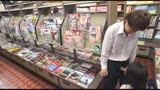 本屋で勉強漬けの男子学生にエロ本見せつけたイケない人妻　２　「女を知らないチ○ポをイタズラしたかったんです」カラダを押しつけ店員や他の客にバレないように狭い店内で射精させちゃいました。30