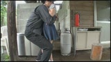 少女を草むらに連れ込んでわいせつ行為を繰り返す男の投稿映像23