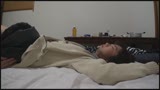 愛娘に睡眠薬を飲ませ成長を記録する父親の近〇相姦映像21