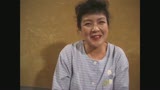 お茶を摘む田舎のお母さん　清水真紀子5