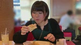 カフェでめっちゃパンを食べる黒髪ショートヘアーの美少女と個撮テイでラブホでハメ撮り交尾！0