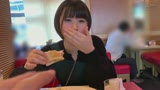 カフェでめっちゃパンを食べる黒髪ショートヘアーの美少女と個撮テイでラブホでハメ撮り交尾！1