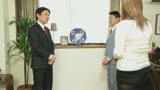 ハウジング会社の点検に来た営業マンふたりが豹変⁉前後で挟んで巨乳奥さんを中出しレ●プ‼2
