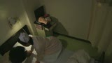 入院中看護師に写真モデルをお願いして、深夜に病室に来てもらい…病室のベッドでなし崩し的に嵌めまくり！2