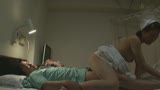 入院中看護師に写真モデルをお願いして、深夜に病室に来てもらい…病室のベッドでなし崩し的に嵌めまくり！30