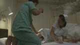 入院中看護師に写真モデルをお願いして、深夜に病室に来てもらい…病室のベッドでなし崩し的に嵌めまくり！5