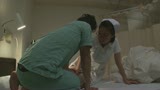 入院中看護師に写真モデルをお願いして、深夜に病室に来てもらい…病室のベッドでなし崩し的に嵌めまくり！6