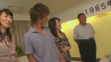 珍しい親子同伴の同窓会で憧れだった男子の息子とホテルでイキまくり！1