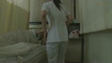 入院中、看護師に眠れないから少し話相手になってくれと…！夜勤の看護師さんは欲求不満で性欲を持て余している9