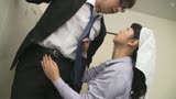 会社の掃除のおばちゃんがムラムラして…若い社員を逆レ×プ0