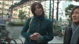 高身長モデル体型の奥様をインタビューに協力をと誘い込み⁉ボディタッチで感じてしまう敏感な奥様と3P中出しSEX1