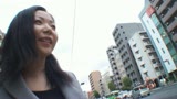スーツが似合うOLさんにインタビューの協力をお願い！滲み出るエロオーラに思わずナマ中出し！0
