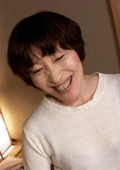 旦那が単身赴任で性欲が抑えきれず決意のAV出演！結婚27年目のショートヘアーで清楚な熟女が淫乱女へと豹変！