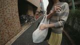ローカル番組のアンケートとロケ車に誘い下着見せてからのボディタッチに感じた奥様はホテルに移動して本格的に快楽SEX！0