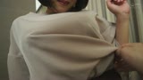 巨乳若妻になし崩し的にチクビ責め！欲求不満の好きモノ奥さんは快楽に溺れ他人棒の激ピスで口内発射！2