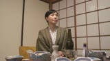 娘夫婦の久しぶりの帰省。誘う美し過ぎる義母と妻の傍で激ピスSEX！5