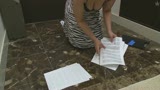 露出の激しい服で誘惑する淫乱痴熟女！回覧板を手に隣人のオヤジと玄関先で濃厚生嵌めSEX！0